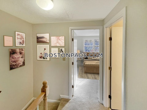 Meadowbrook Ln. Gardner photo 8