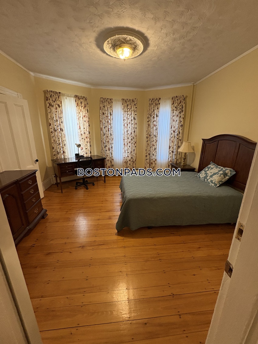 Boston - $7,400+ /month