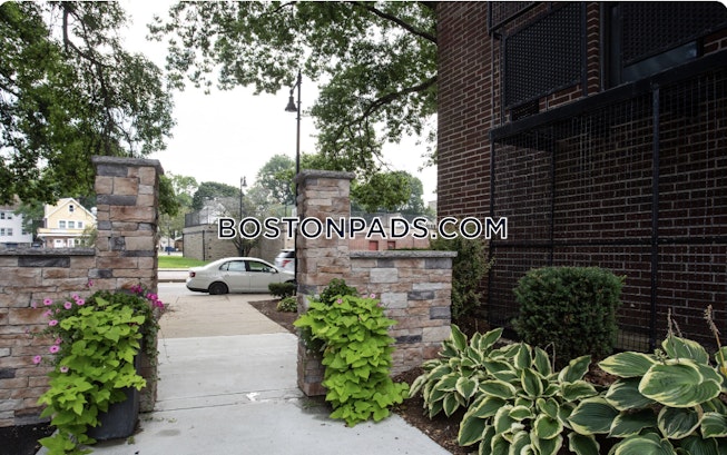 Boston - $2,950+ /mo