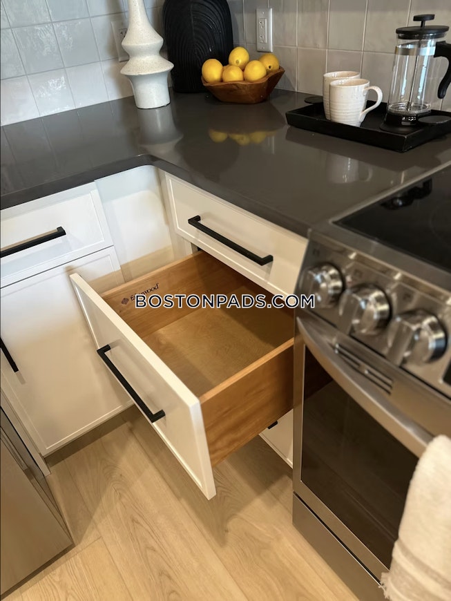 Bedford - $3,400+ /mo