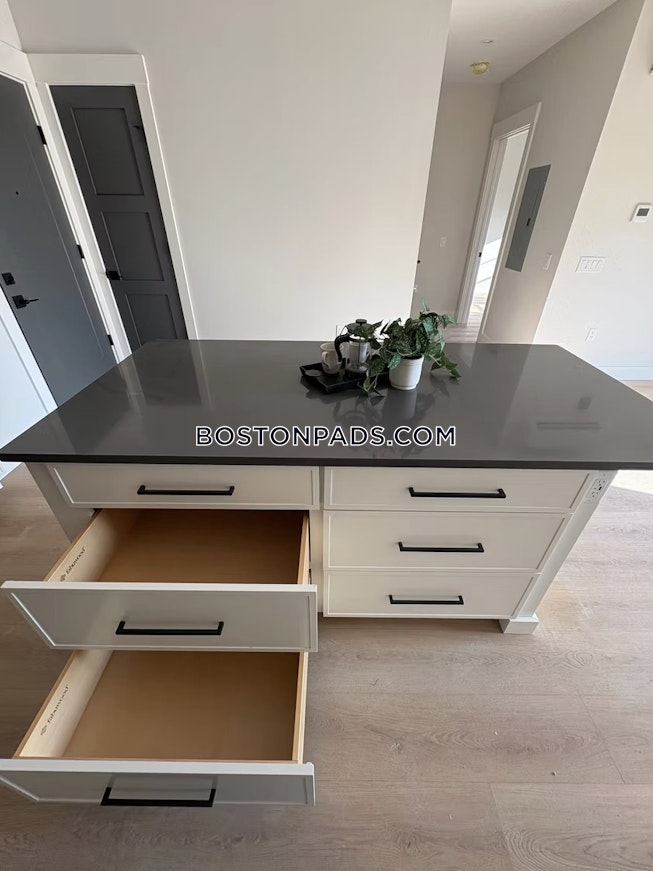 Bedford - $3,400+ /mo