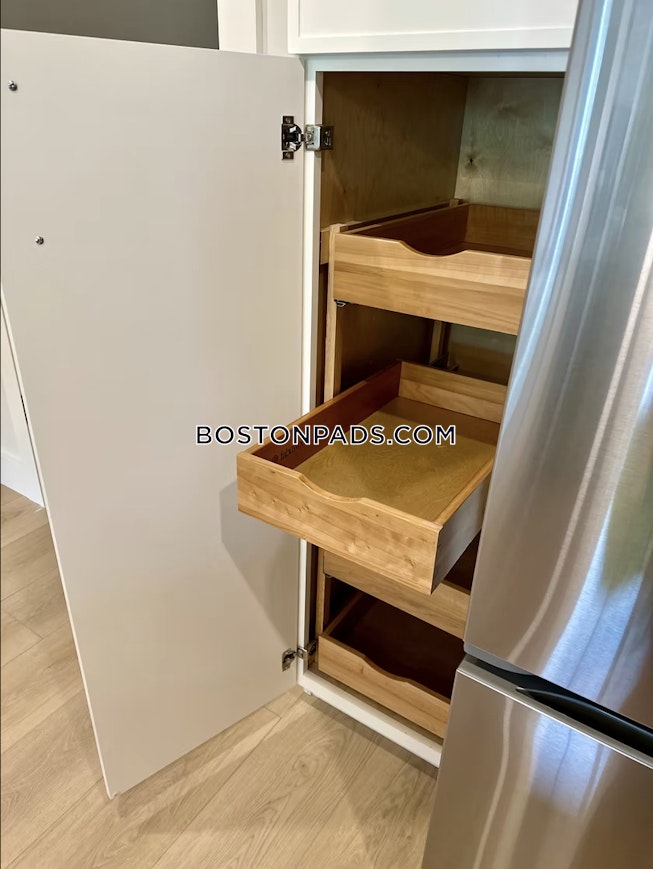 Bedford - $2,700+ /mo