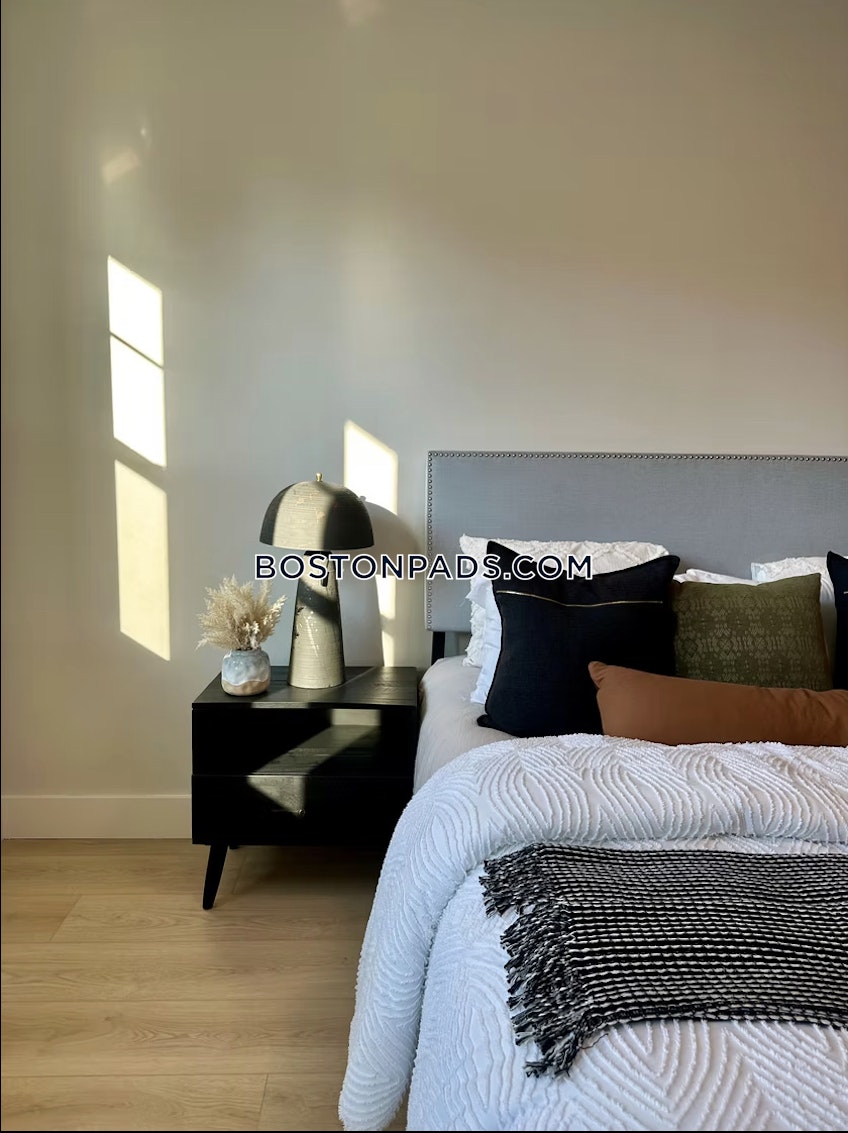 Bedford - $4,250+ /month