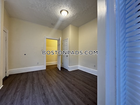 Ruthven St. Boston photo 6