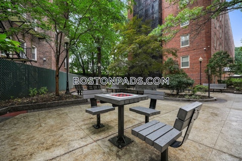 Camelot Ct. Boston photo 45