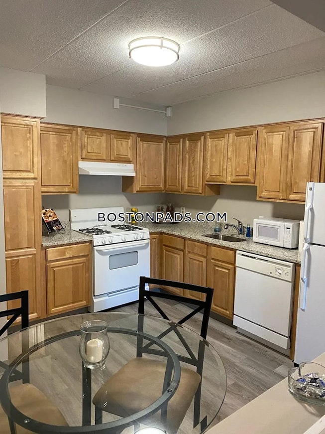Lynn - $2,995+ /mo