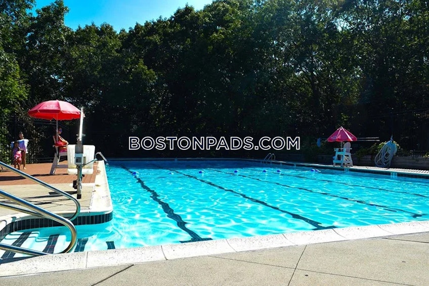 Lynn - $3,075+ /month