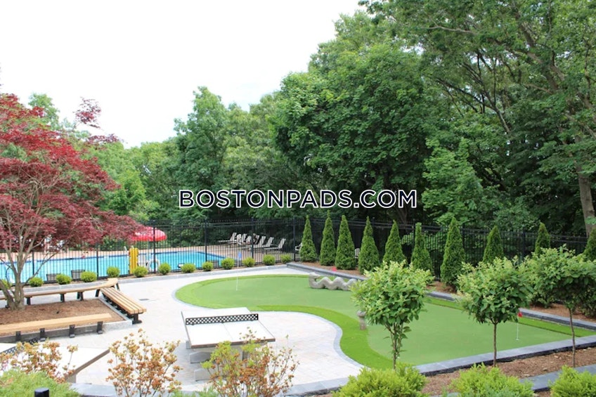 Lynn - $3,075+ /month