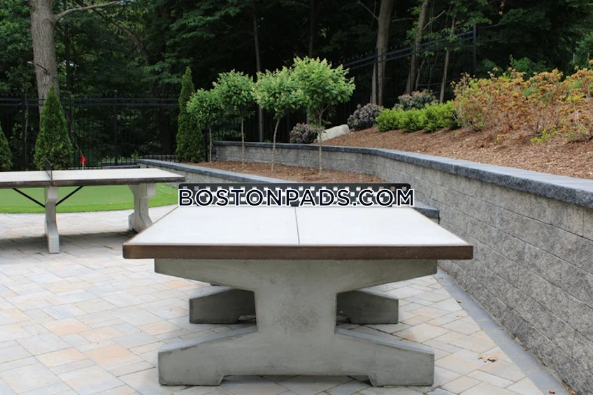 Lynn - $3,075+ /month