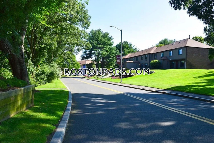 Lynn - $2,870+ /month