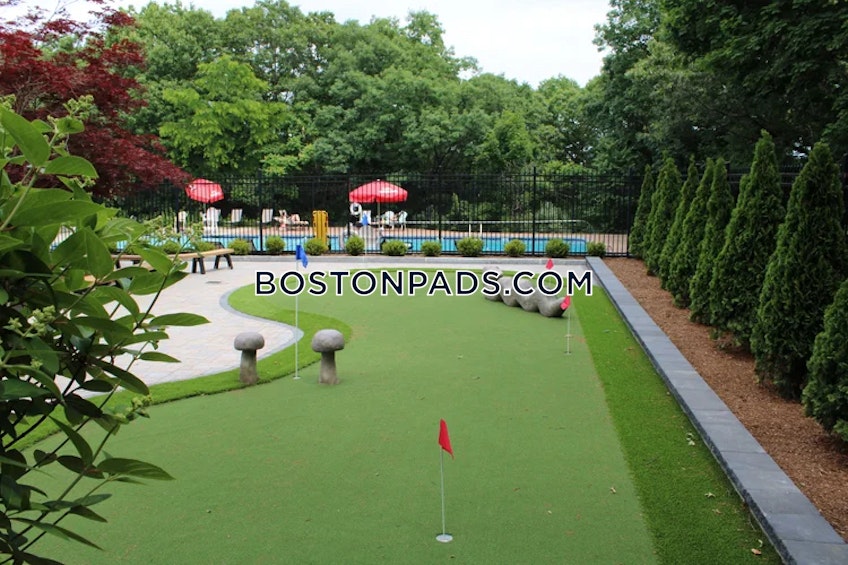 Lynn - $2,870+ /month