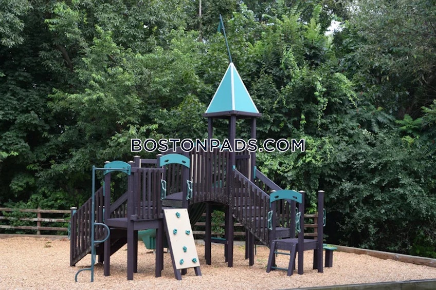 Lynn - $2,415+ /month