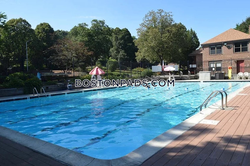 Lynn - $2,415+ /month