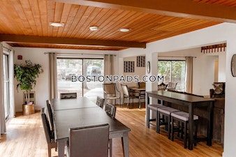 Longmeadow Dr. Holbrook