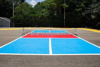 Longmeadow Dr. Holbrook