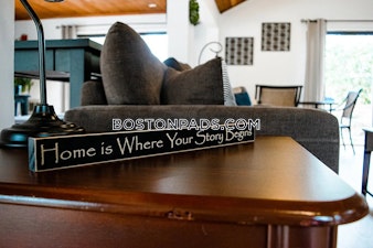 Longmeadow Dr. Holbrook