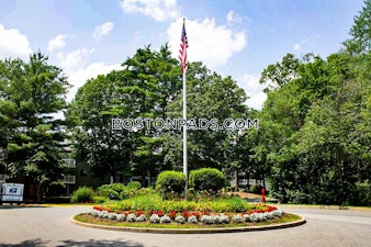 Longmeadow Dr. Holbrook