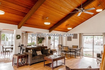 Longmeadow Dr. Holbrook