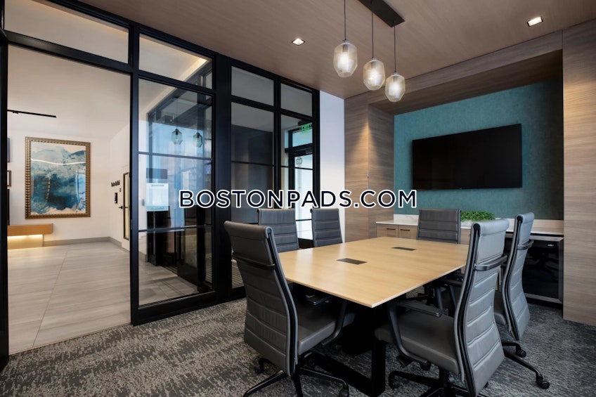 Lynn - $3,070+ /month