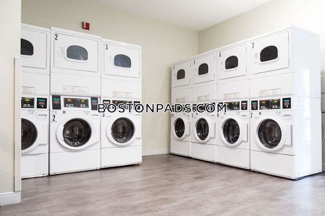 Boston - $3,900+ /mo