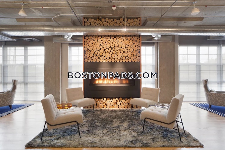 Charlton St., Everett