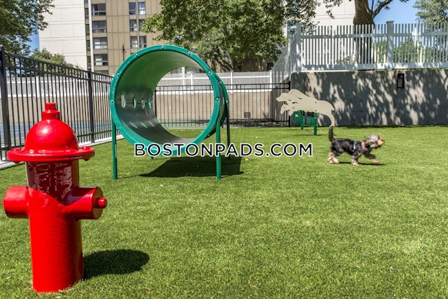 Medford - $3,290+ /mo