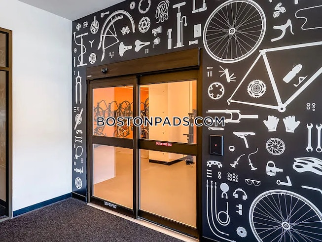 Boston - $3,085+ /mo