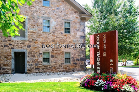 Main St. Easton photo 16