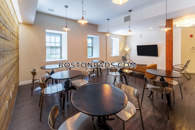 Easton - $2,905+ /mo