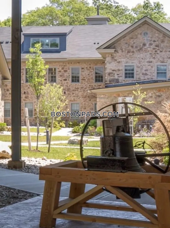 Easton - $2,905+ /mo