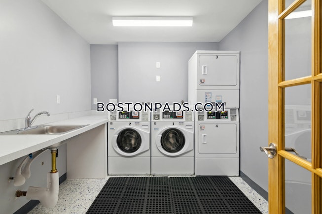 Marshfield - $3,075+ /mo