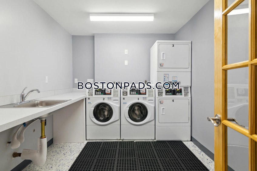 Marshfield - $3,075+ /month