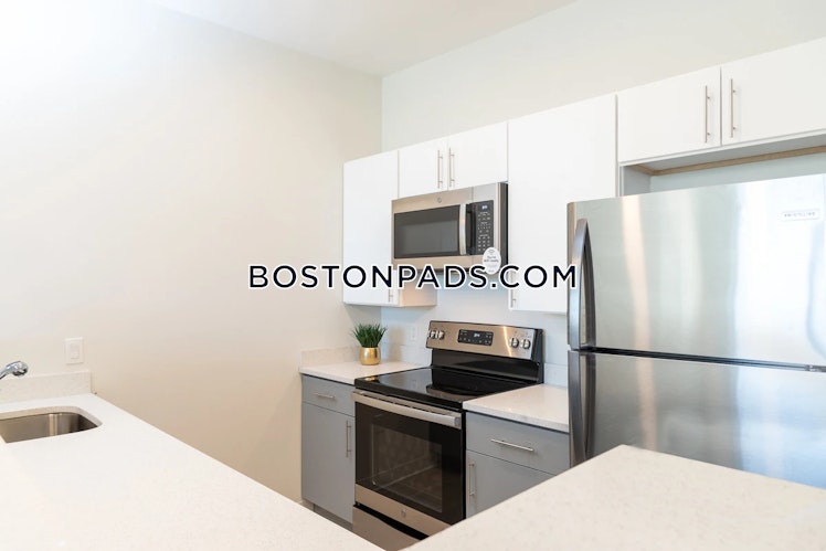 N Main St., Mansfield