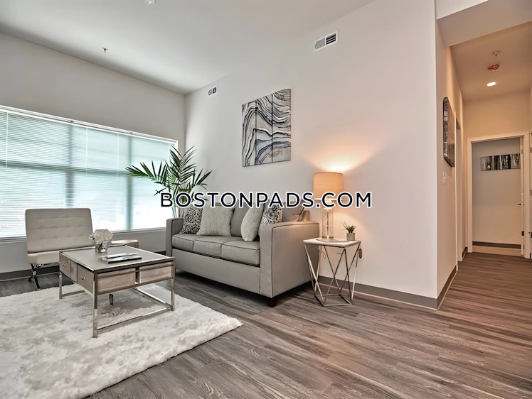 N Main St., Mansfield