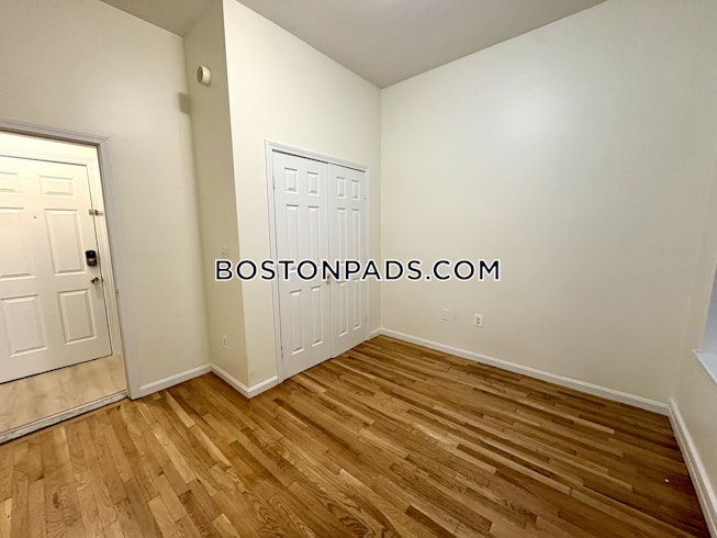 Boston - $4,000+ /mo