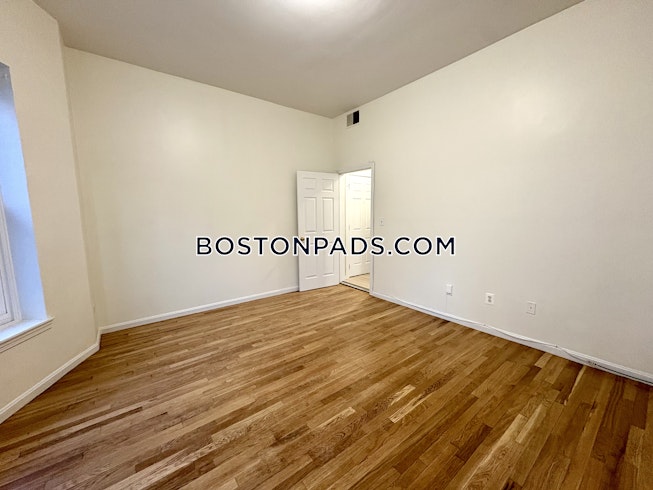 Boston - $4,000+ /mo