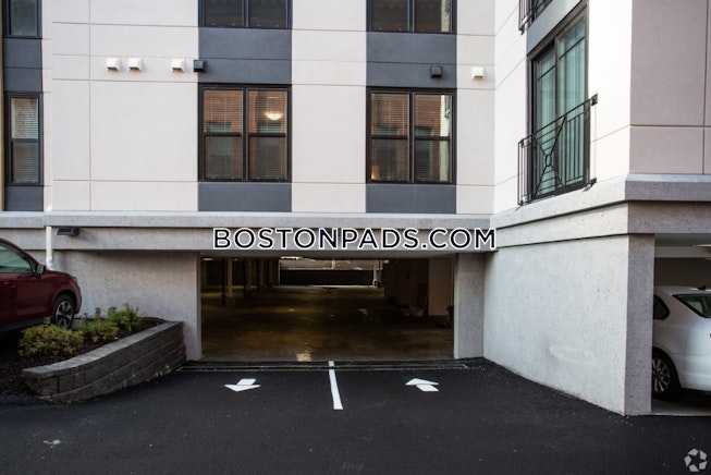 Melrose - $3,200+ /mo