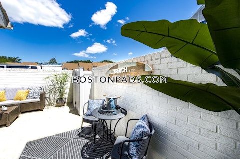 Broughton Dr. Beverly photo 18