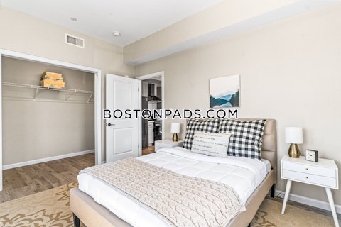 Blossom St. Lynn photo 4