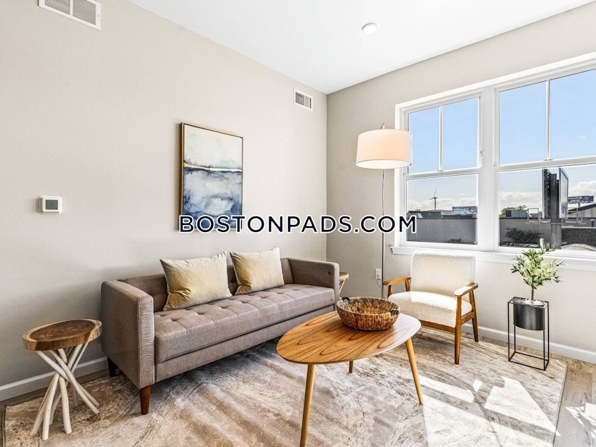 Lynn - $2,670+ /month