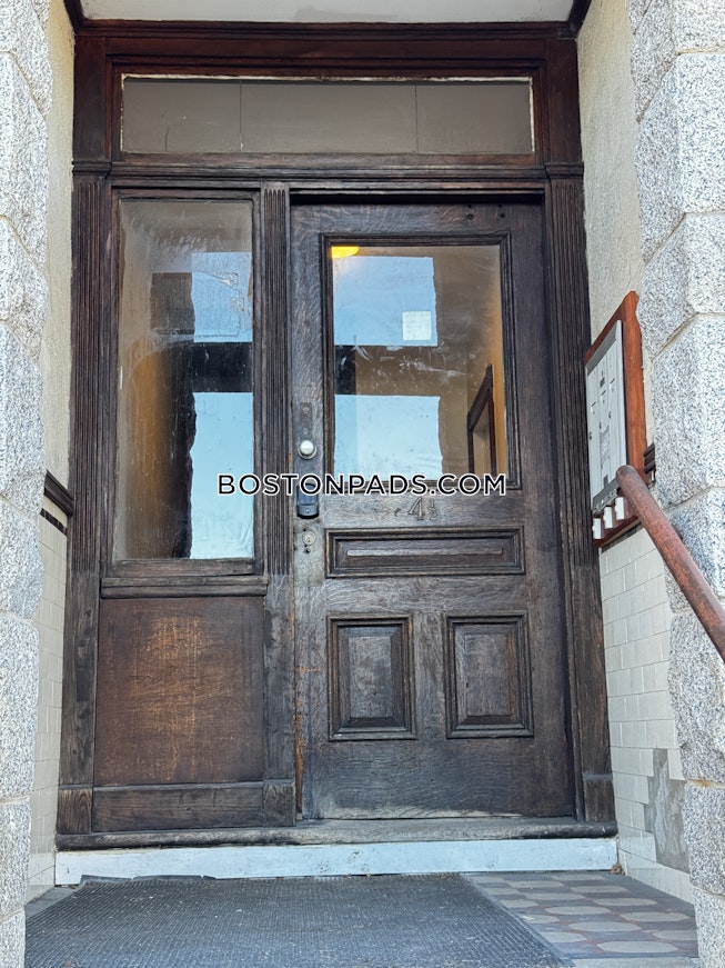 Boston - $4,200+ /mo