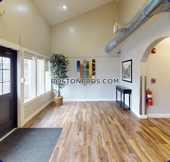 Whitman - $2,600+ /mo