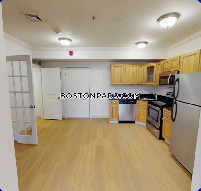 Whitman - $2,600+ /mo