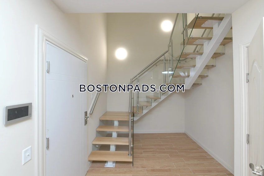 Stoughton - $4,949+ /month