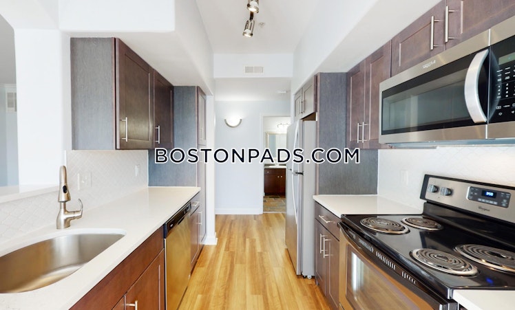 Foxborough Boulevard, Foxborough