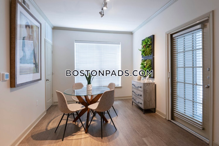 Foxborough Boulevard, Foxborough