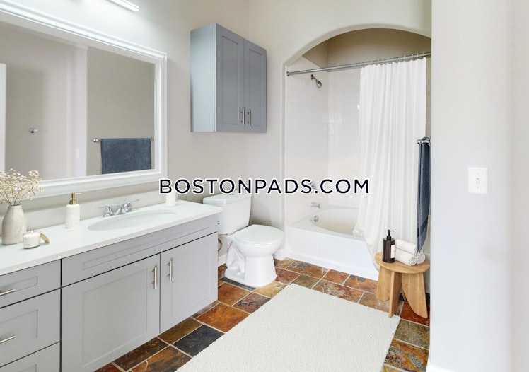 Foxborough Boulevard, Foxborough