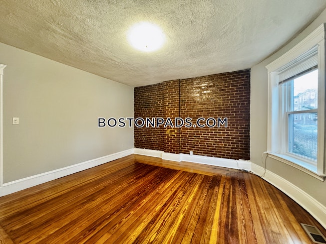 Boston - $2,600+ /mo