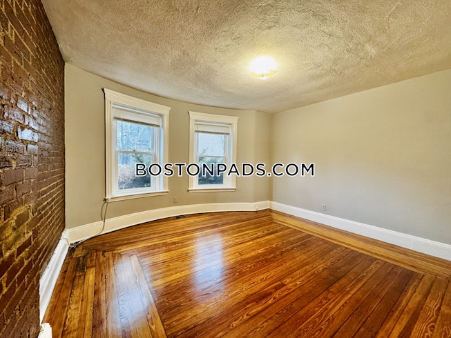 Boston - $2,600+ /mo