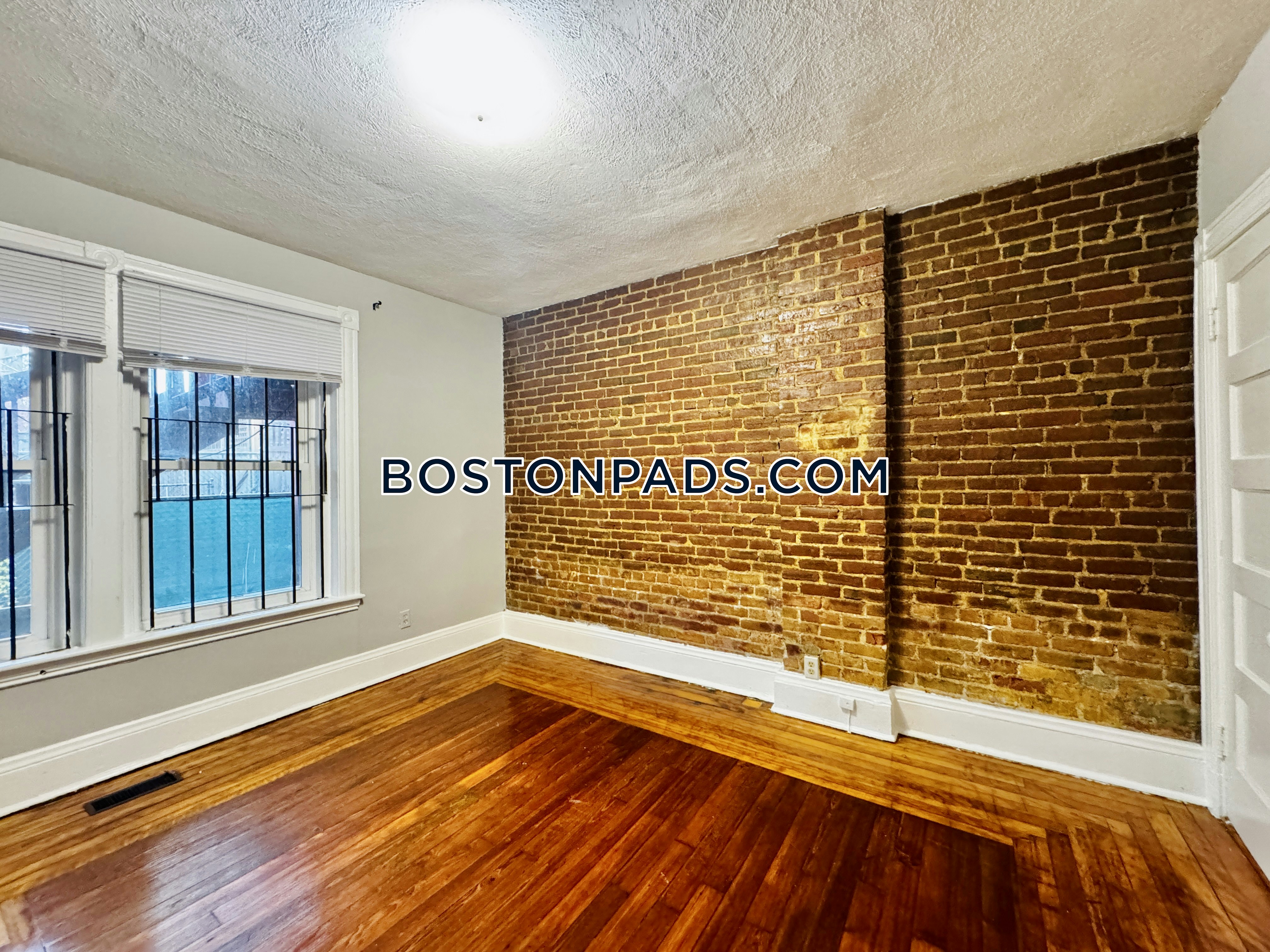 Boston - 2 Beds, 1 Baths